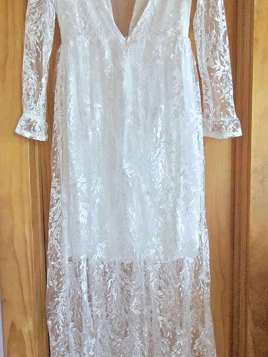 Dresses & Skirts - Elegant White Lace Long-Sleeve V-Neck Dress